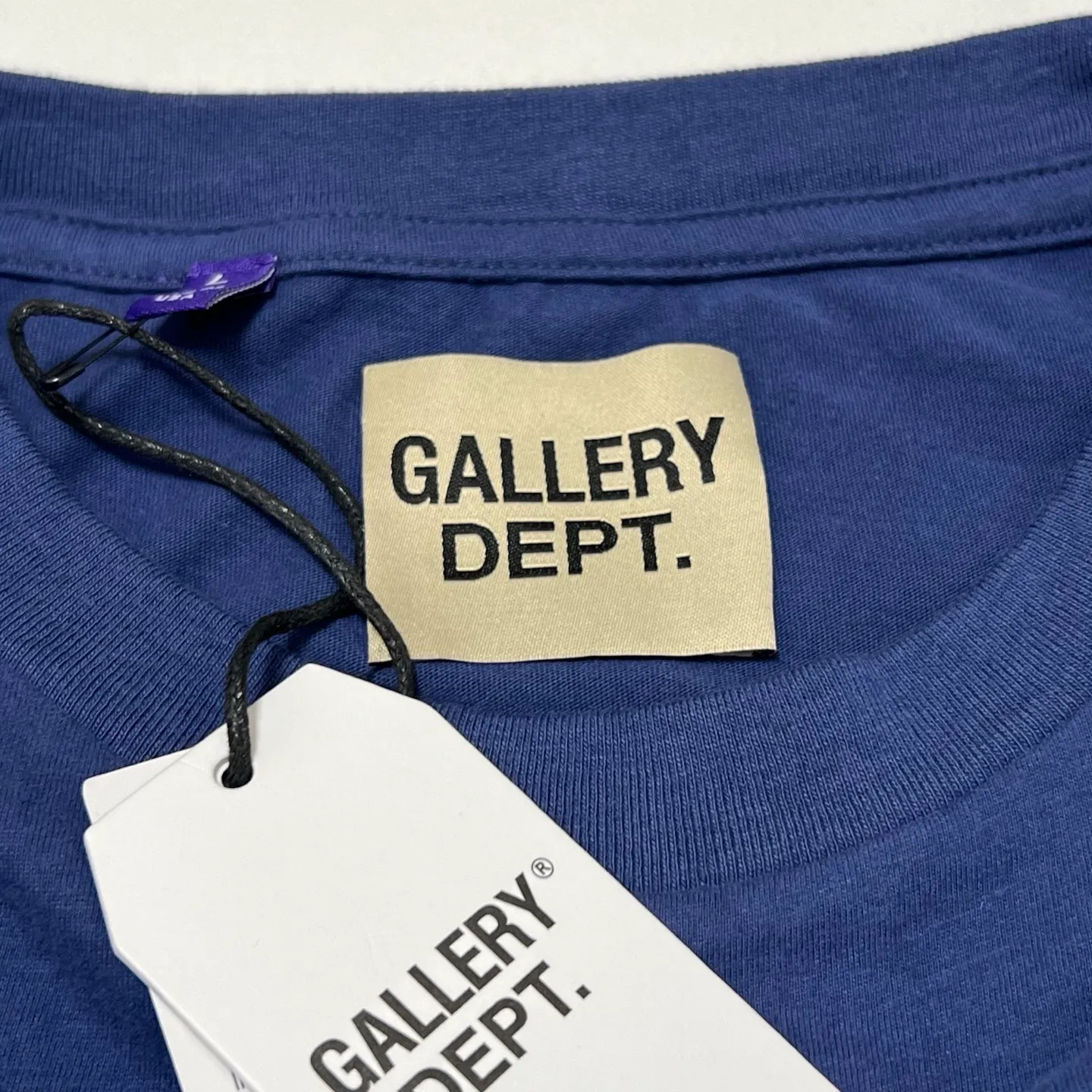 GALLERY DEPT. AUGI SLEEVELESS TEE/VINTAGE BLACK/NAVY/WHT English pocket sleeveless vest TEE Washed black/navy blue/white S-XL Same as the original version Super comfortable summer brushed lightweight material No sense of comfort on the upper body Loose and crisp fit Comfortable and breathable